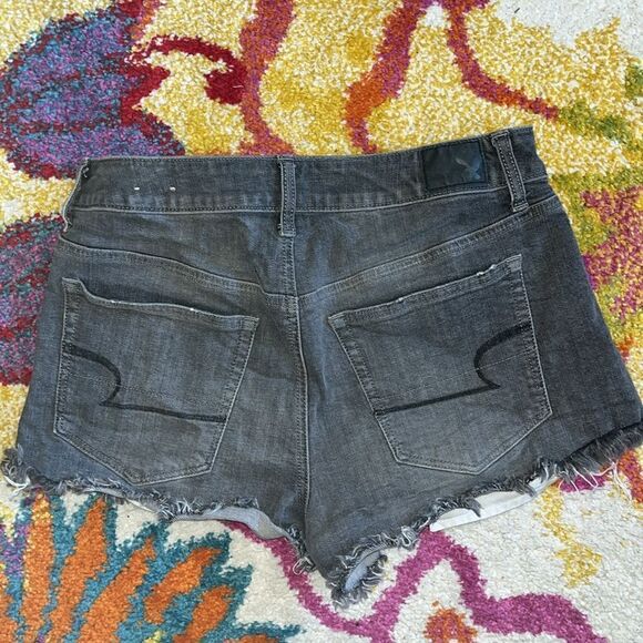EXCELLENT CONDITION SIZE 8 AEO VINTAGE HI-RISE FESTIVAL SHORTS W/STUDDED POCKETS - Picture 6 of 10